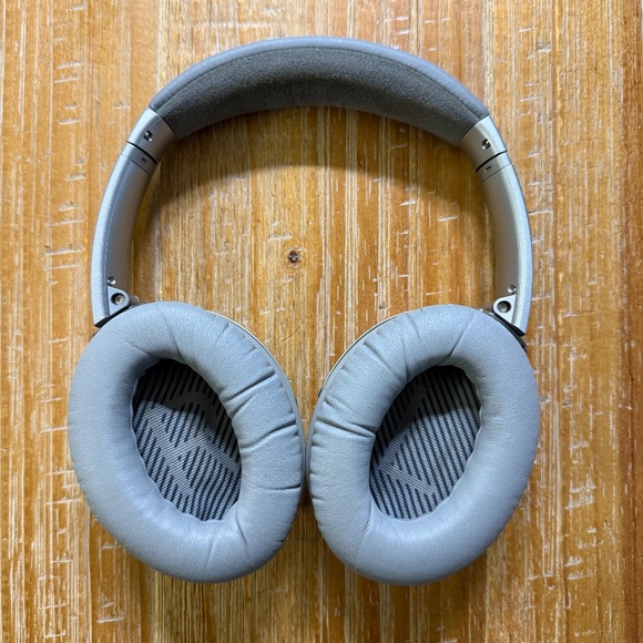❌SOLD❌ Bose QuietComfort 35 II Noise Cancelling Bluetooth Headphones – Silver - Picture 3 of 9